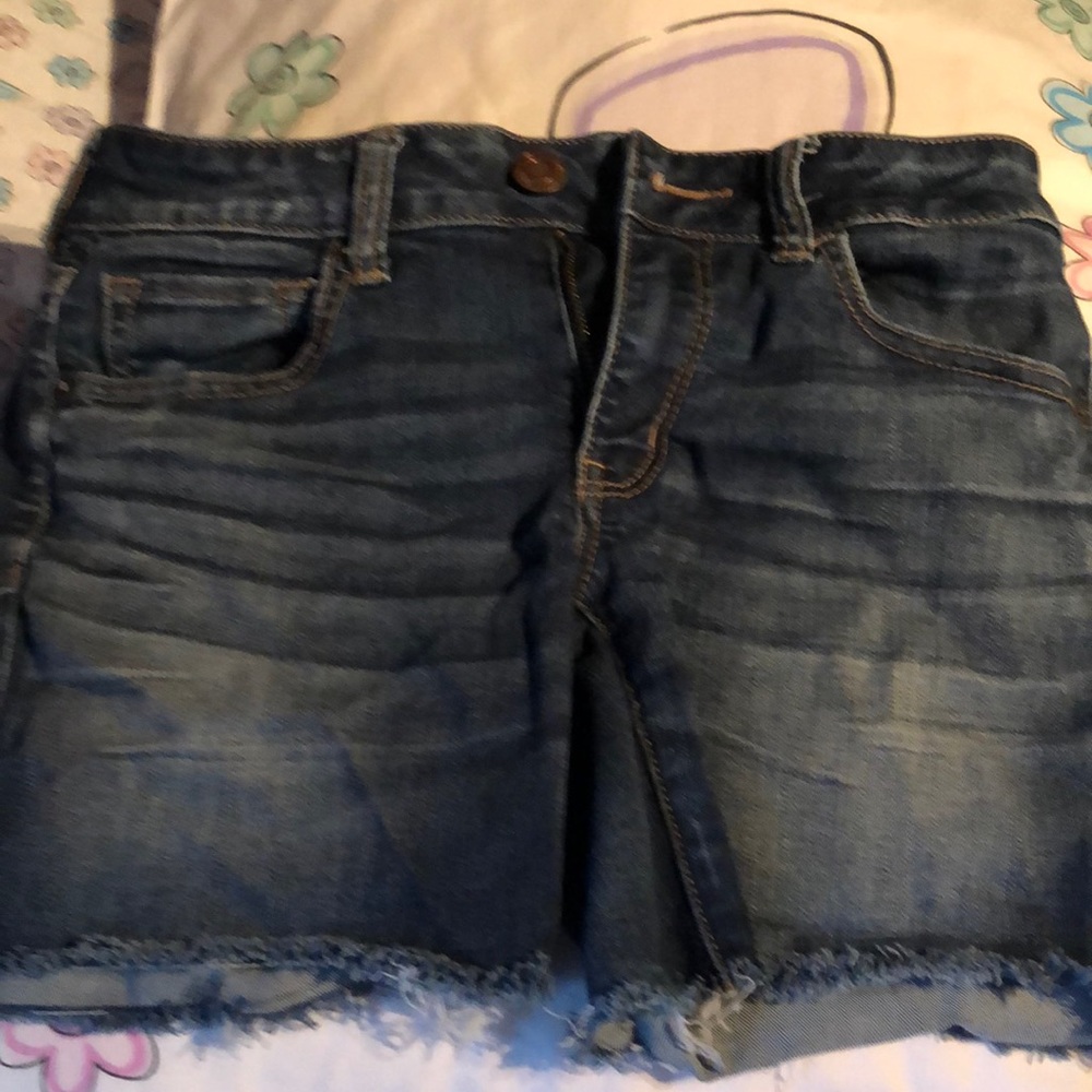 AMERICAN EAGLE MIDI size 6 shorts. New w/o tags. Super Super Stretch